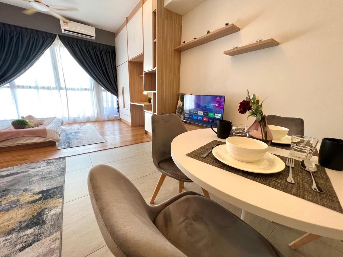 Free Parking # 2 Bed Family Bellsuite - Sepang Klia Kota Warisan Buitenkant foto