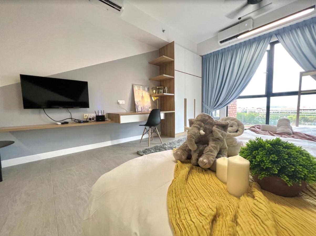 Free Parking # 2 Bed Family Bellsuite - Sepang Klia Kota Warisan Buitenkant foto