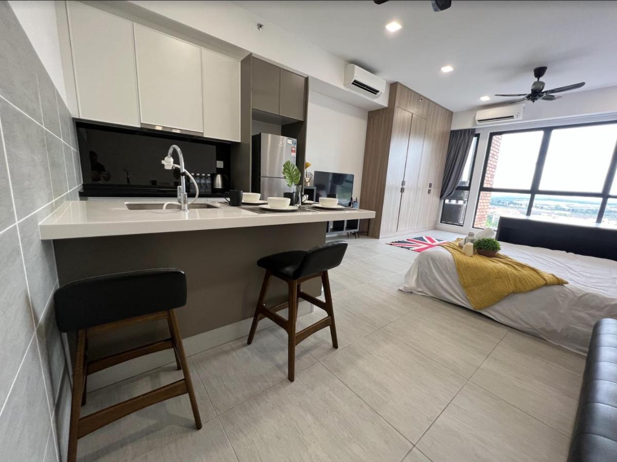 Free Parking # 2 Bed Family Bellsuite - Sepang Klia Kota Warisan Buitenkant foto